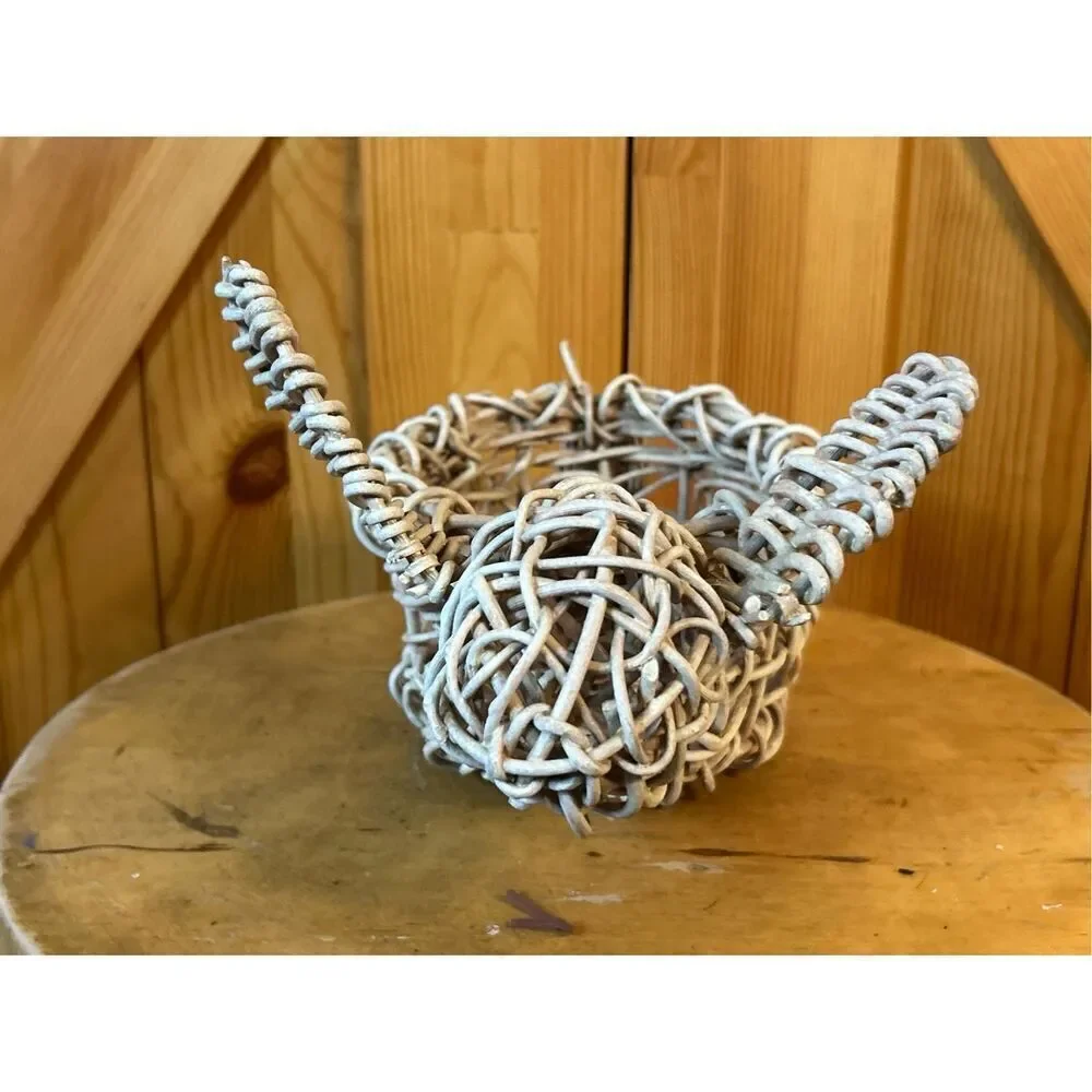 Vintage weaved basket bunny animal (8565)